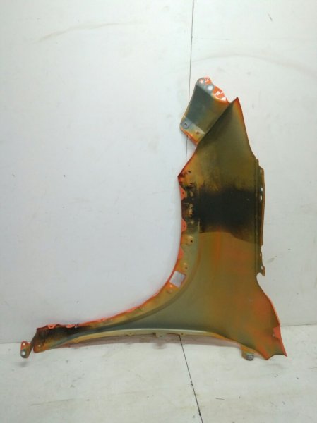 Крыло переднее правое