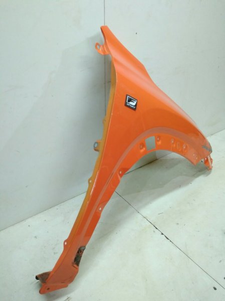 Крыло переднее правое