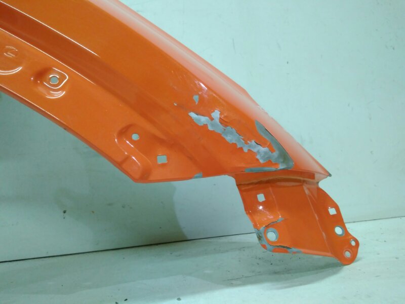 Крыло переднее правое