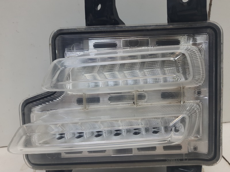 Фара противотуманная левая