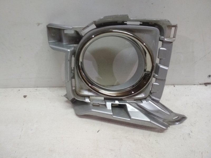 Рамка противотуманной фары левой