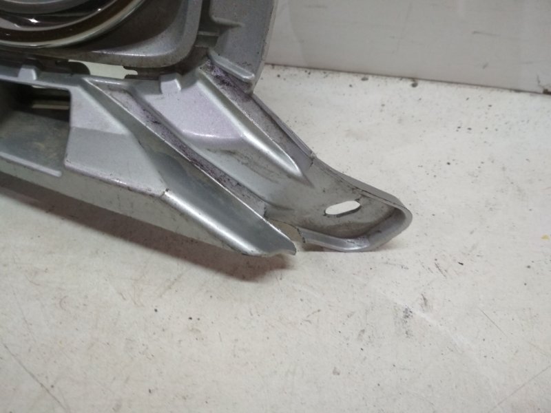 Рамка противотуманной фары левой