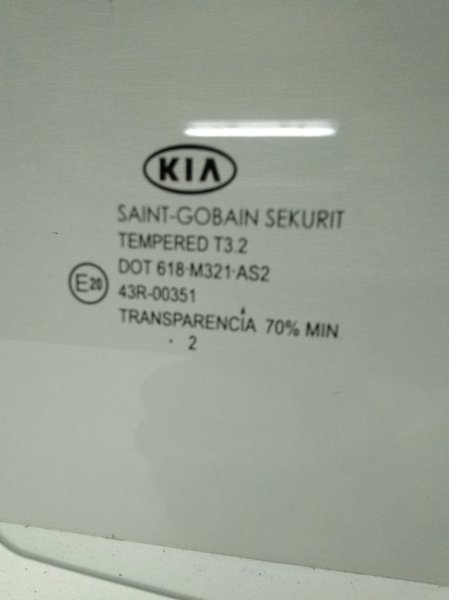 Стекло двери задней правой