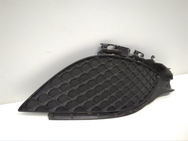 Решетка в бампер правая