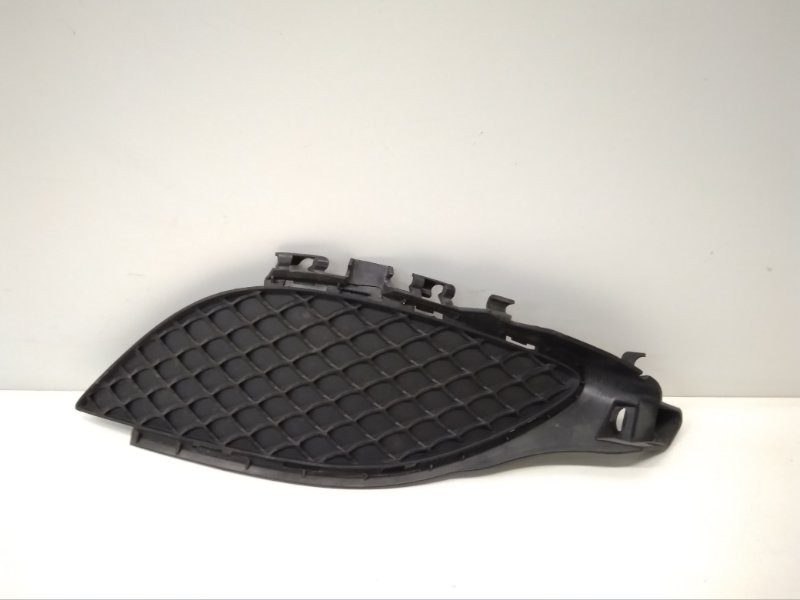 Решетка в бампер правая