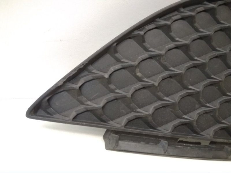 Решетка в бампер правая