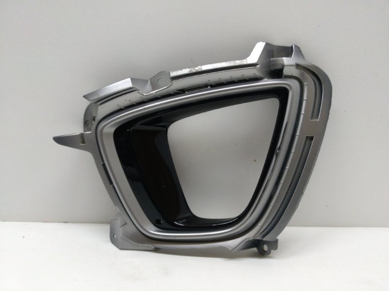 Рамка противотуманной фары левой