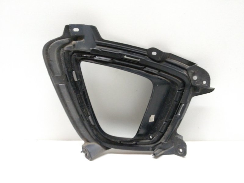Рамка противотуманной фары левой