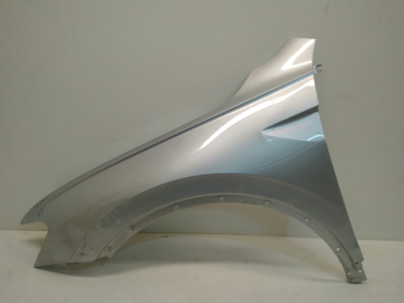 Крыло переднее левое