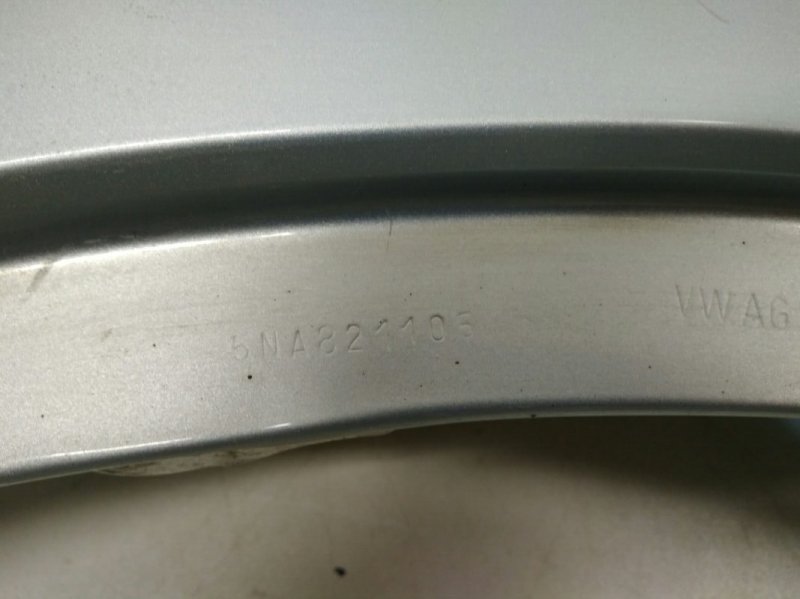 Крыло переднее левое