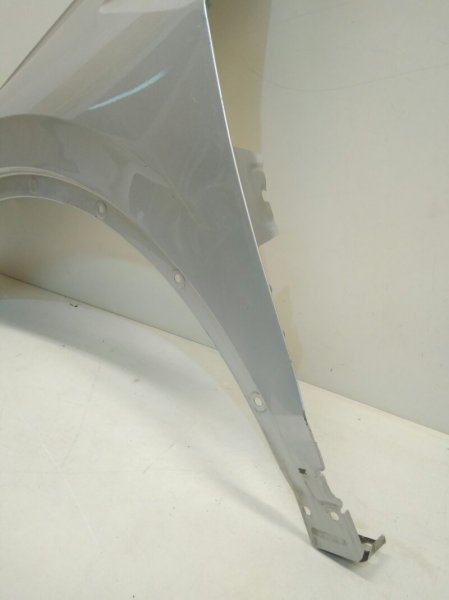 Крыло переднее левое