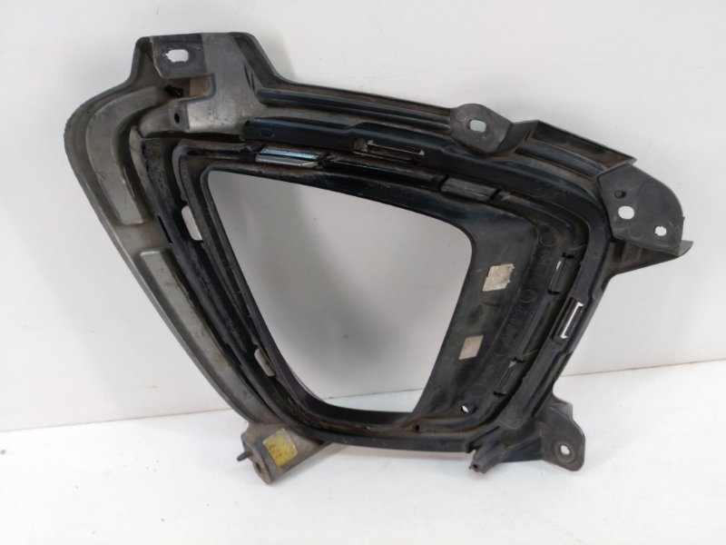 Рамка противотуманной фары левой