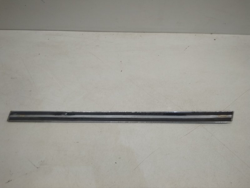 Молдинг задней правой двери