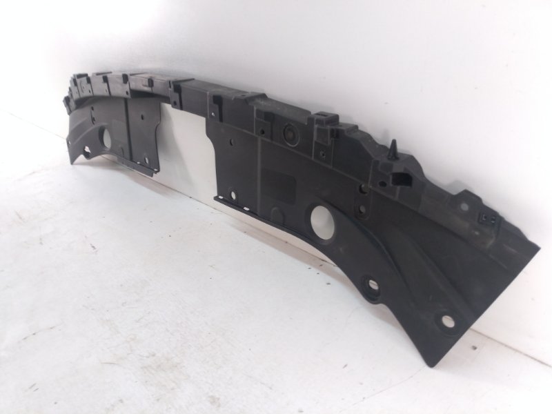 Кожух замка капота