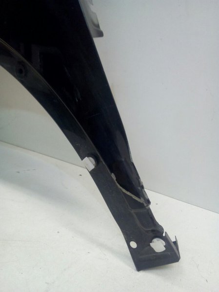 Крыло переднее левое