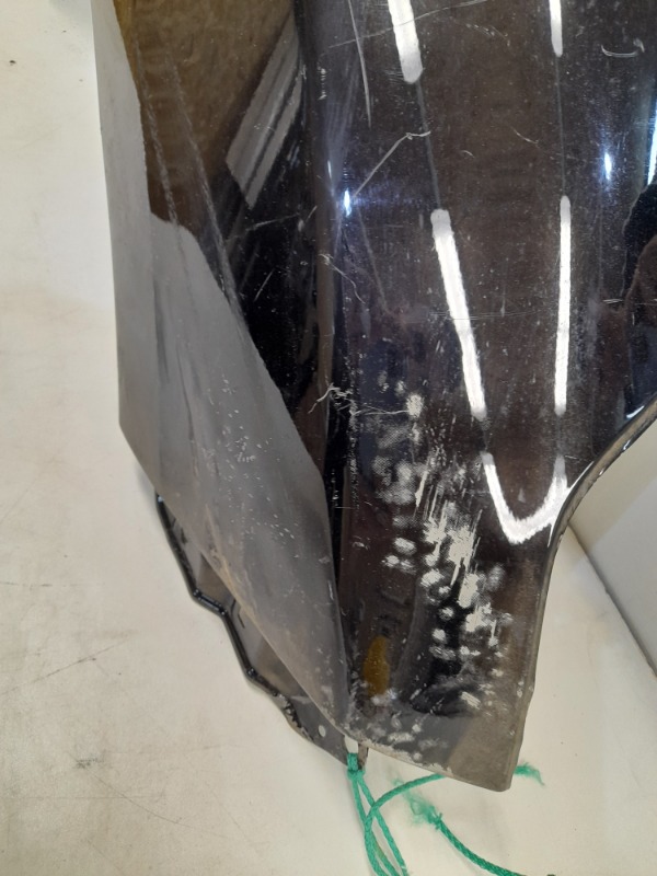 Крыло переднее правое