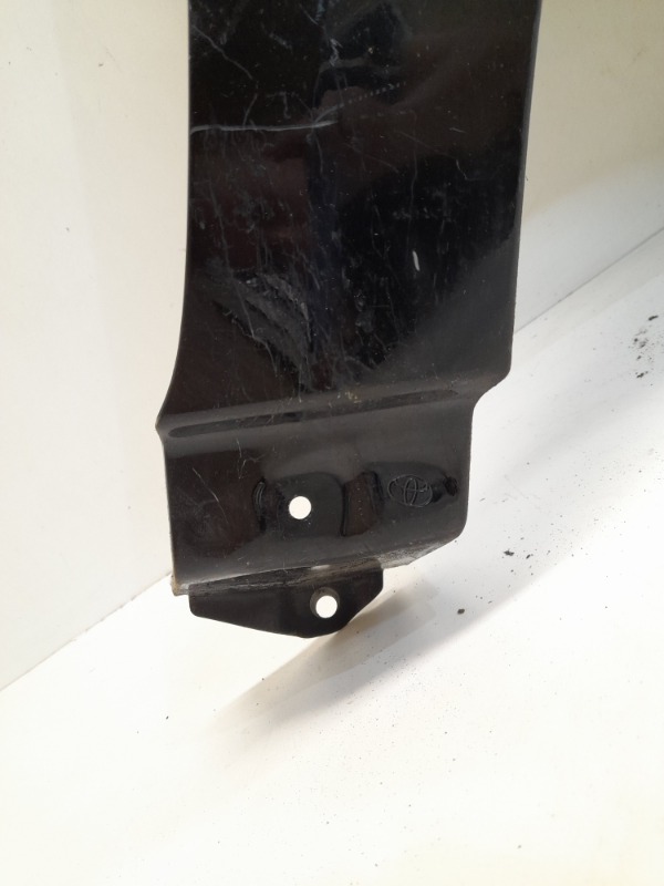 Крыло переднее правое