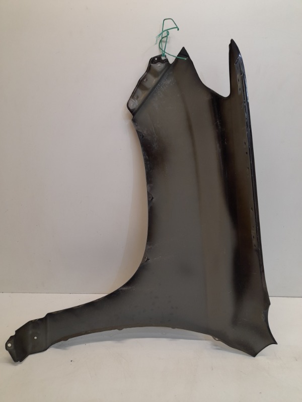 Крыло переднее правое