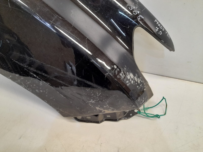 Крыло переднее правое