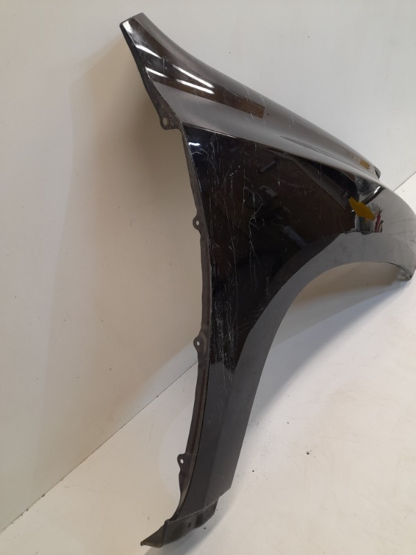 Крыло переднее правое