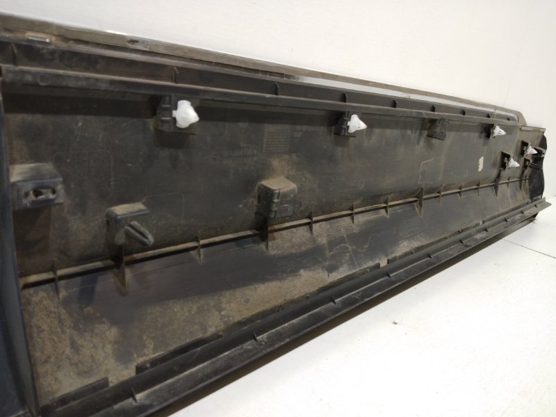 Накладка двери передней левой