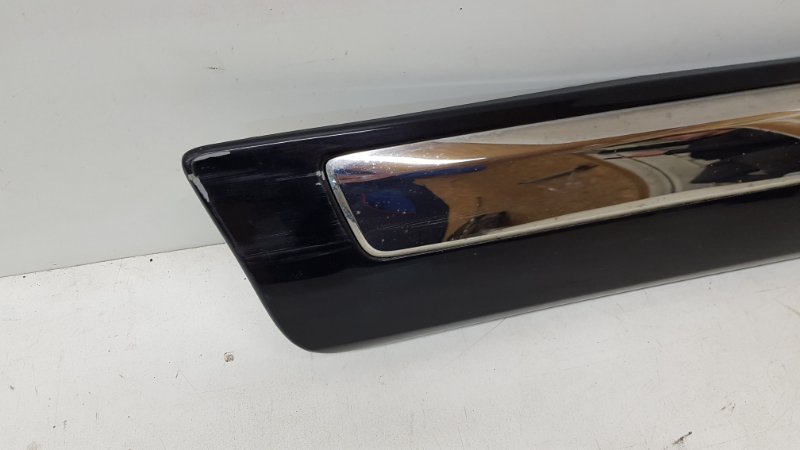 Молдинг задней правой двери