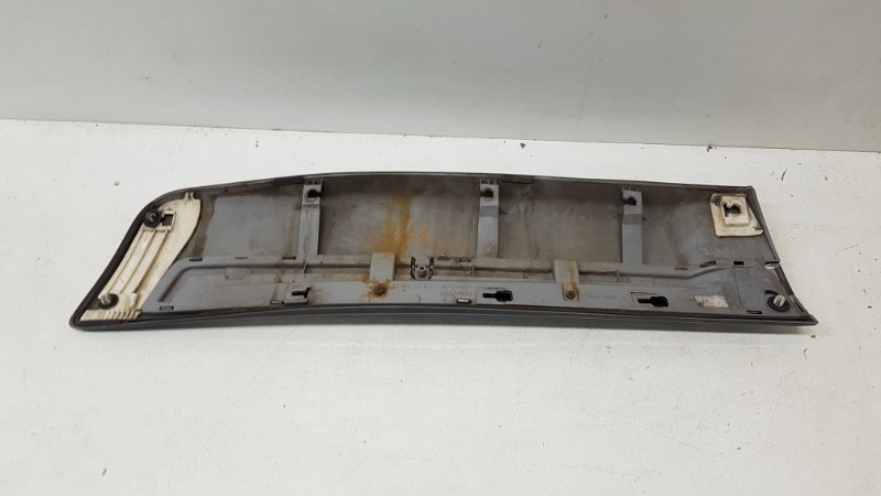 Молдинг задней правой двери