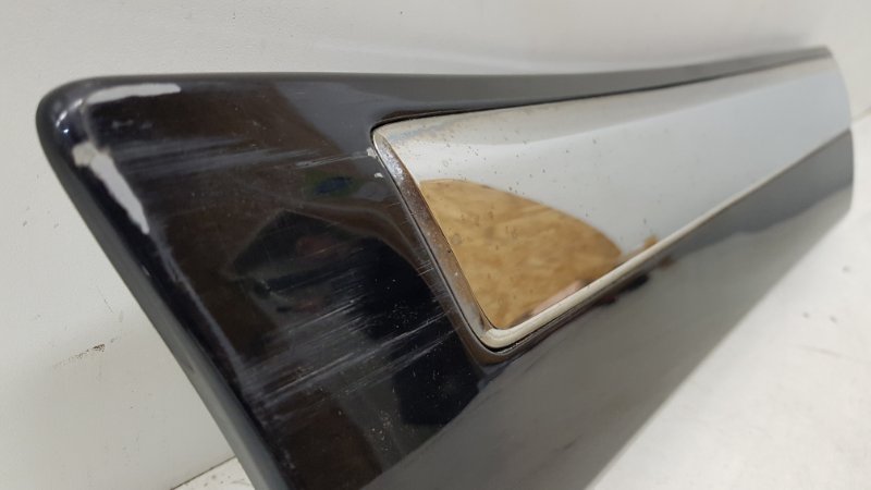 Молдинг задней правой двери