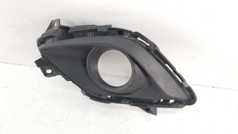 Рамка противотуманной фары левой