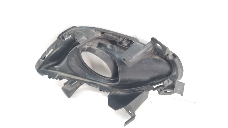 Рамка противотуманной фары левой