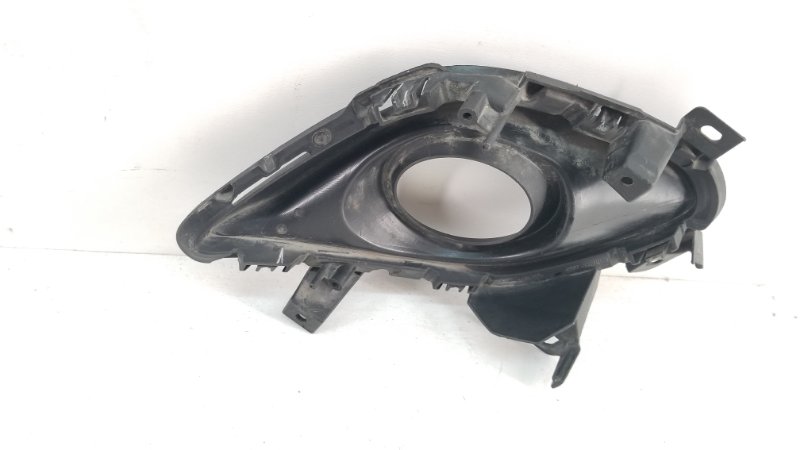 Рамка противотуманной фары левой