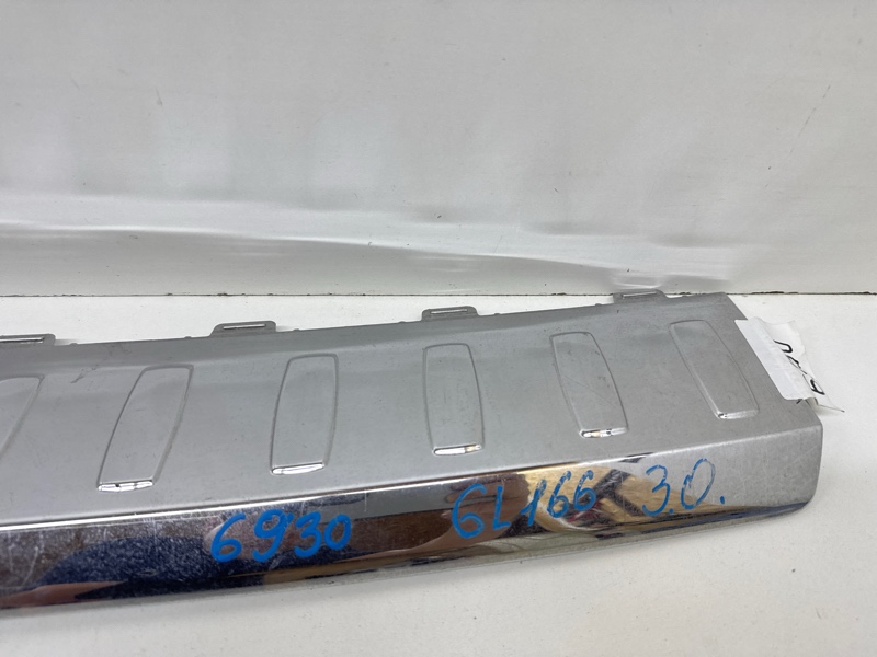 Молдинг заднего бампера