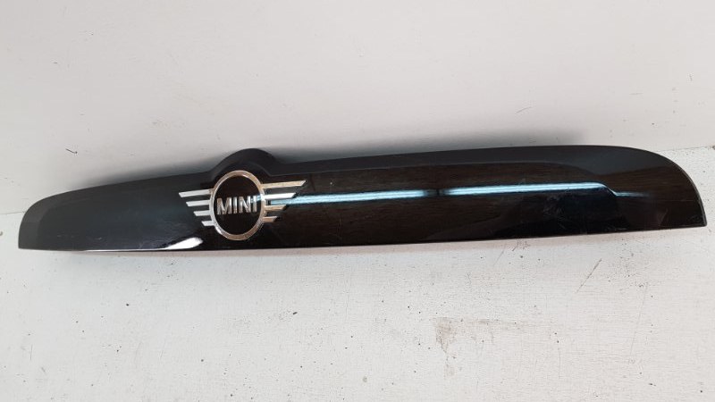 Накладка крышки багажника