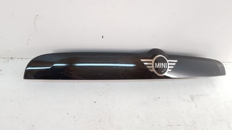 Накладка крышки багажника