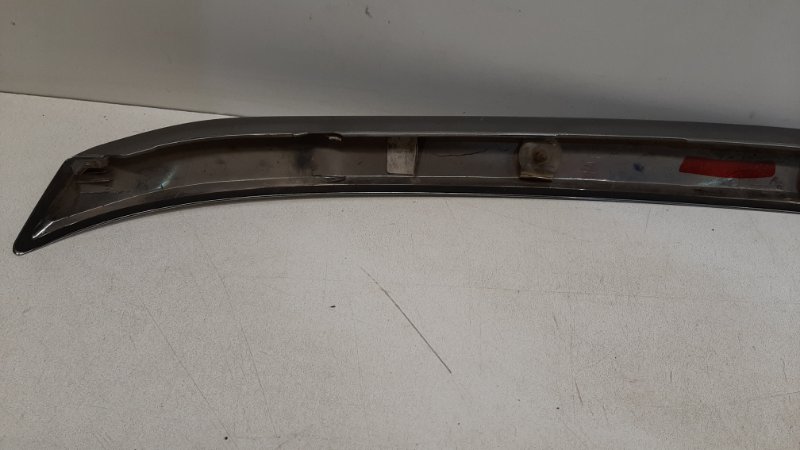 Молдинг капота