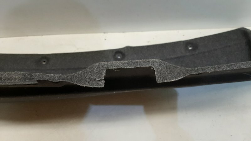 Обшивка крышки багажника