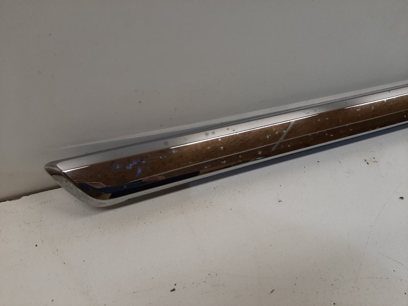 Молдинг передней левой двери