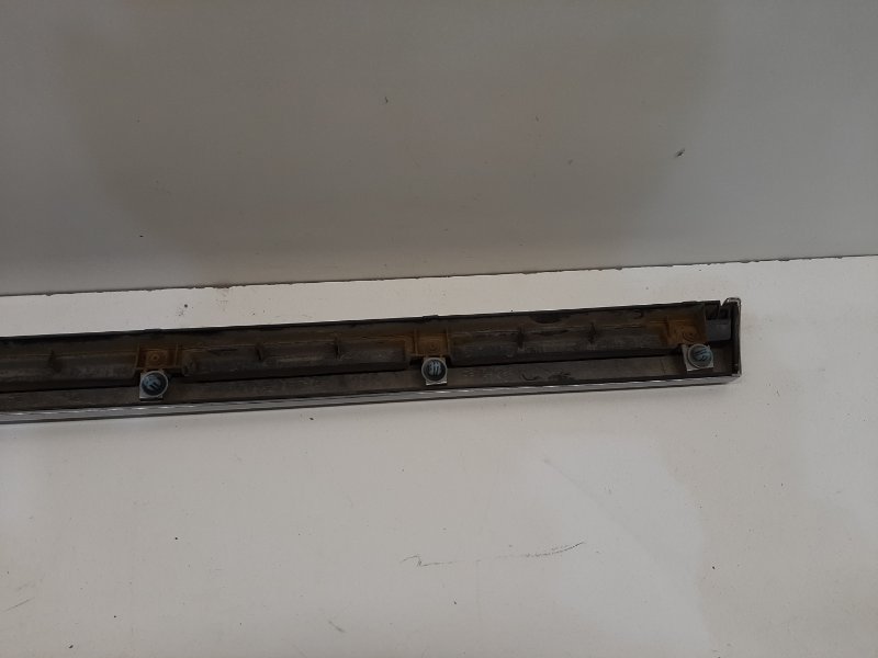 Молдинг передней левой двери