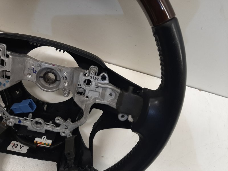 Рулевое колесо (руль)