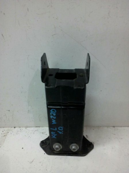 Кронштейн усилителя переднего бампера левый