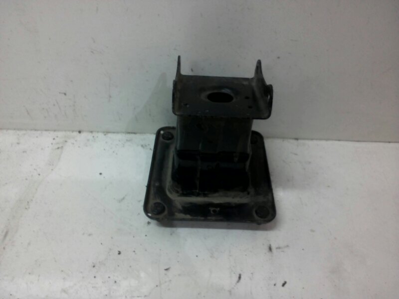 Кронштейн усилителя заднего бампера левый