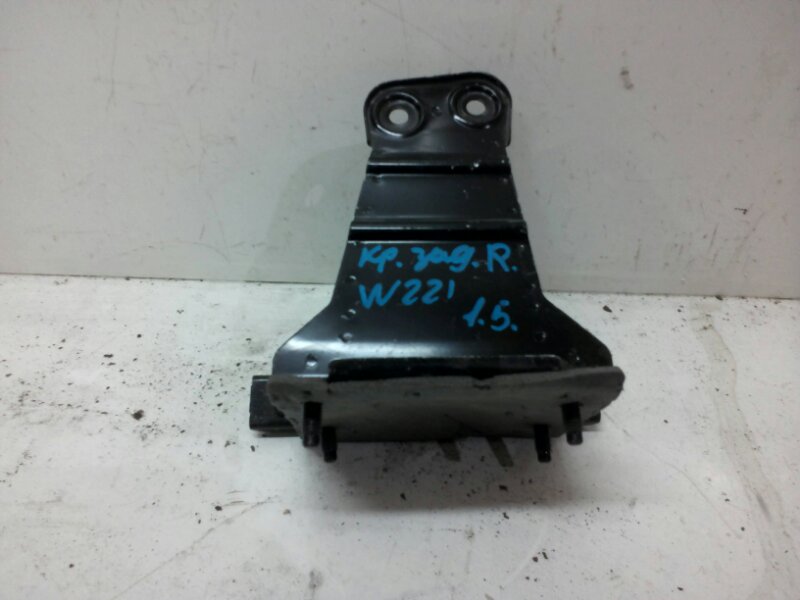 Кронштейн заднего бампера правый