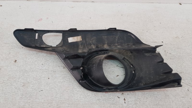 Рамка противотуманной фары правой