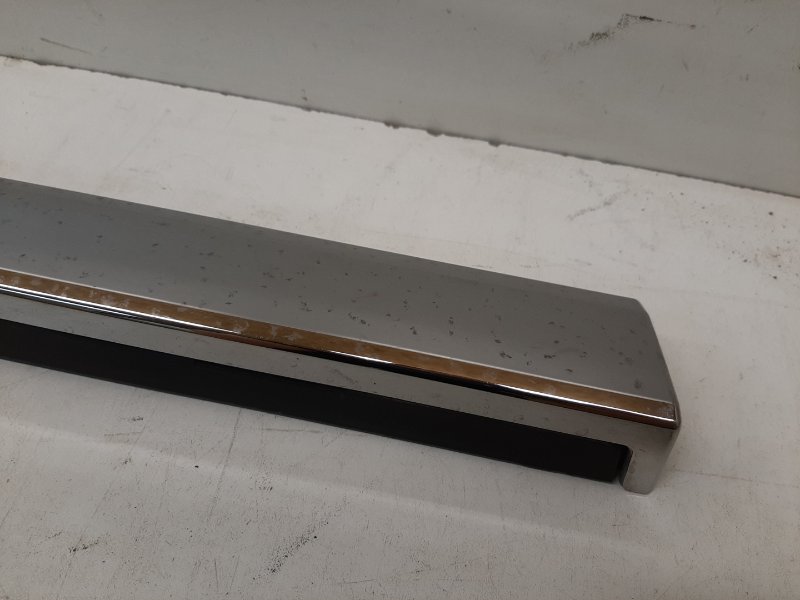 Молдинг передней левой двери