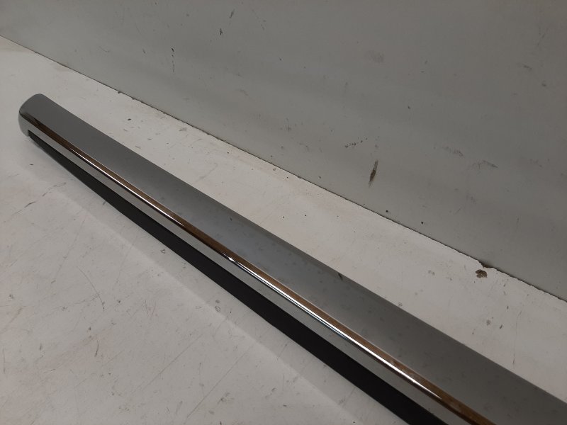 Молдинг передней левой двери