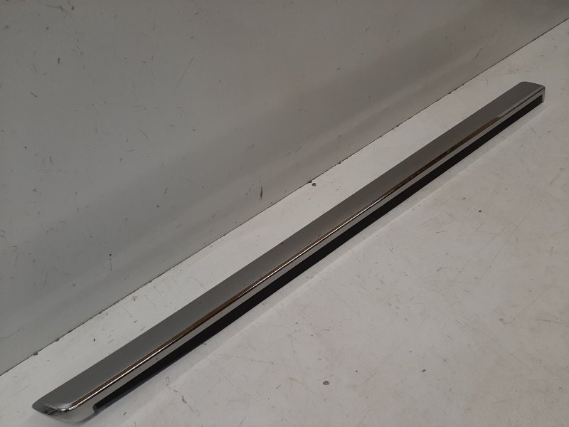 Молдинг передней левой двери