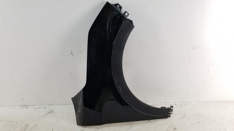 Крыло переднее правое