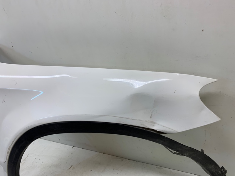 Крыло переднее правое