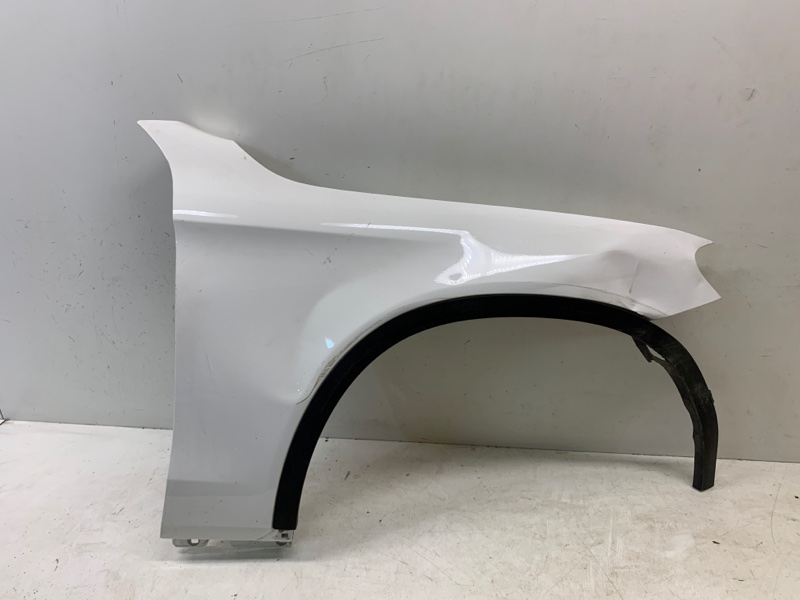 Крыло переднее правое