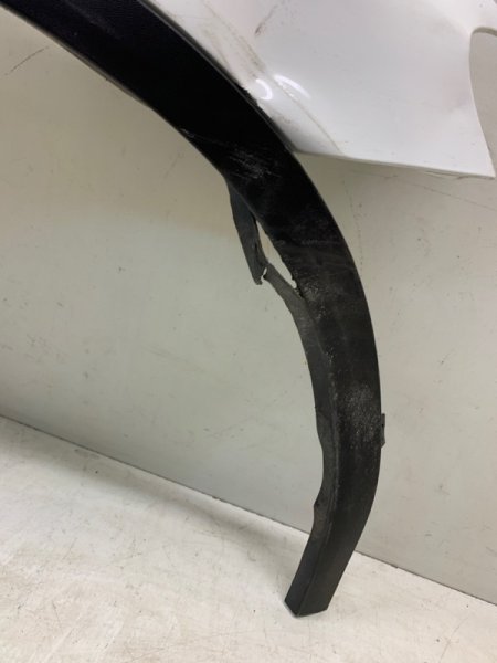 Крыло переднее правое